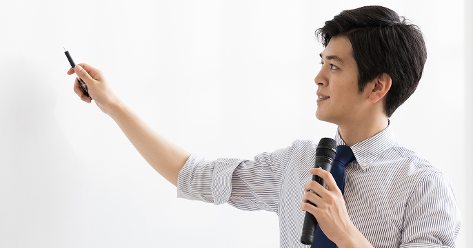 経験豊富な講師と実践的な教育を。