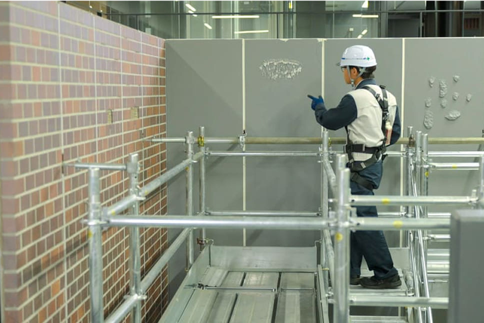 高所作業を想定した外壁の点検